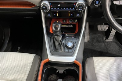 2020 Toyota RAV4 - Thumbnail