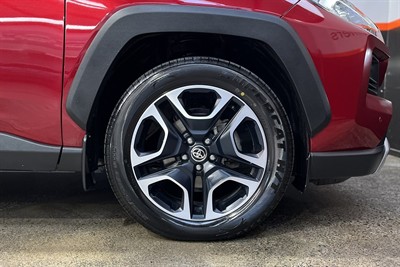 2020 Toyota RAV4 - Thumbnail