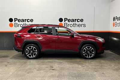 2020 Toyota RAV4 - Thumbnail