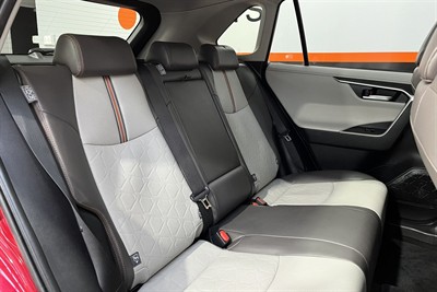 2020 Toyota RAV4 - Thumbnail