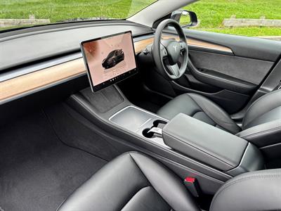 2022 Tesla Model 3 - Thumbnail