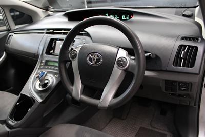 2010 Toyota PRIUS - Thumbnail