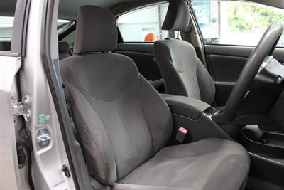 2010 Toyota PRIUS - Thumbnail