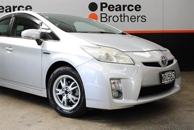 2010 Toyota PRIUS - Thumbnail