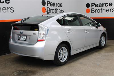 2010 Toyota PRIUS - Thumbnail
