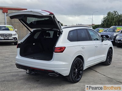 2020 Volkswagen Touareg - Thumbnail