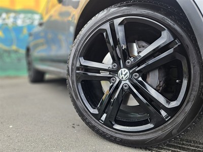 2018 Volkswagen Touareg - Thumbnail