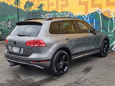 2018 Volkswagen Touareg - Thumbnail