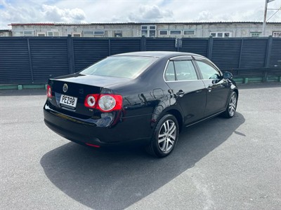 2009 Volkswagen Jetta - Thumbnail