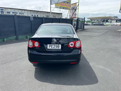 2009 Volkswagen Jetta - Thumbnail