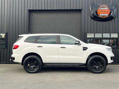 2022 Ford Everest - Thumbnail