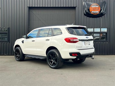 2022 Ford Everest - Thumbnail