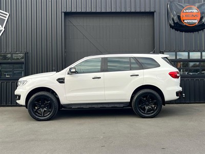 2022 Ford Everest - Thumbnail