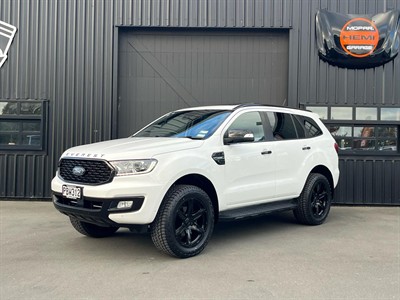 2022 Ford Everest - Thumbnail