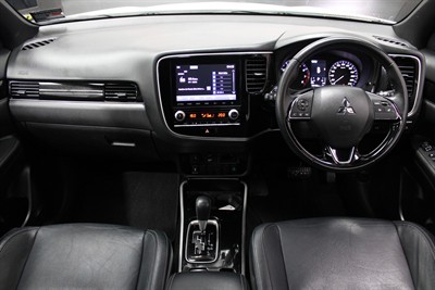 2021 Mitsubishi Outlander - Thumbnail