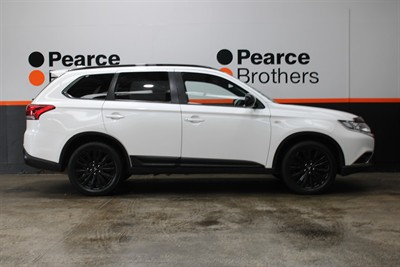 2021 Mitsubishi Outlander - Thumbnail