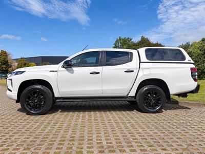 2022 Mitsubishi Triton - Thumbnail