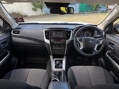 2022 Mitsubishi Triton - Thumbnail