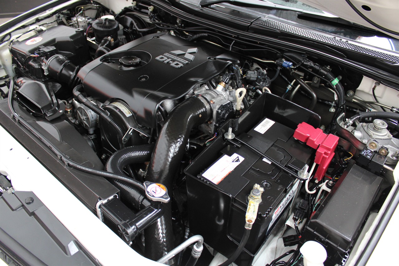 2015 Mitsubishi Challenger