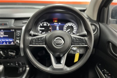 2021 Nissan Navara - Thumbnail