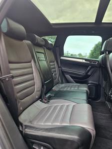 2018 Volkswagen Touareg - Thumbnail