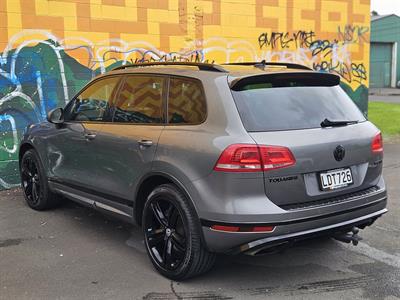 2018 Volkswagen Touareg - Thumbnail