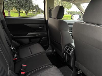 2020 Mitsubishi Outlander - Thumbnail