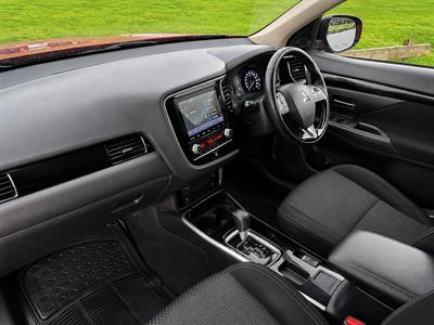 2020 Mitsubishi Outlander - Thumbnail