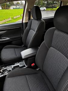 2020 Mitsubishi Outlander - Thumbnail