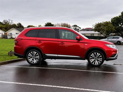 2020 Mitsubishi Outlander - Thumbnail