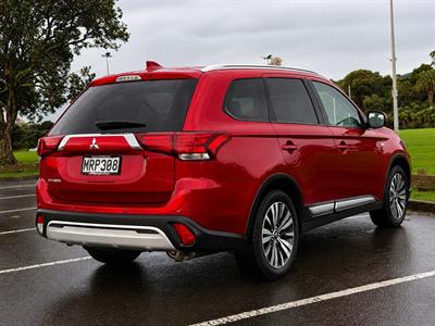 2020 Mitsubishi Outlander - Thumbnail