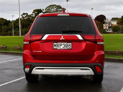 2020 Mitsubishi Outlander - Thumbnail