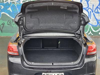 2016 Holden Commodore - Thumbnail