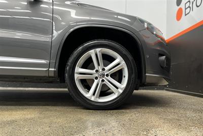 2016 Volkswagen TIGUAN - Thumbnail