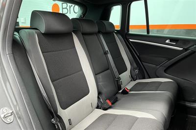 2016 Volkswagen TIGUAN - Thumbnail