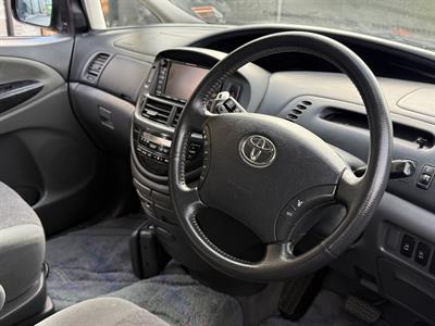 2004 Toyota Estima - Thumbnail