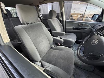 2004 Toyota Estima - Thumbnail