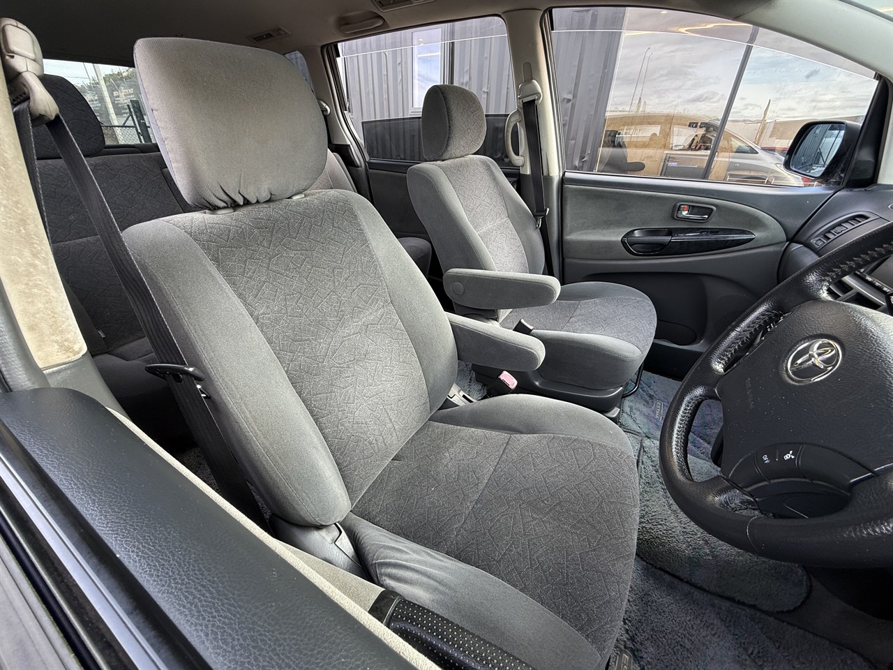2004 Toyota Estima
