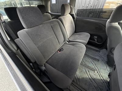 2004 Toyota Estima - Thumbnail