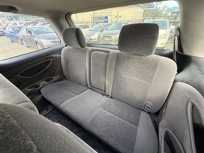 2004 Toyota Estima - Thumbnail