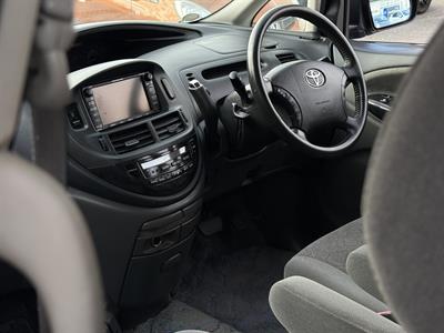 2004 Toyota Estima - Thumbnail