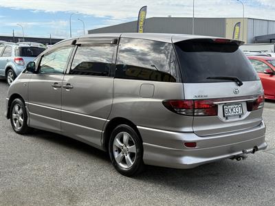 2004 Toyota Estima - Thumbnail