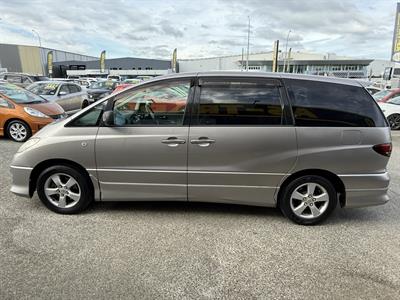 2004 Toyota Estima - Thumbnail