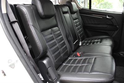 2021 Isuzu Mu-X - Thumbnail