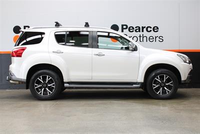 2021 Isuzu Mu-X - Thumbnail