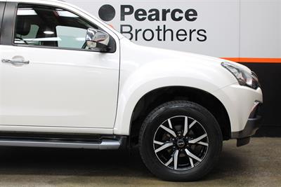 2021 Isuzu Mu-X - Thumbnail