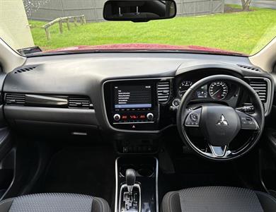 2023 Mitsubishi Outlander - Thumbnail
