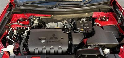 2023 Mitsubishi Outlander - Thumbnail