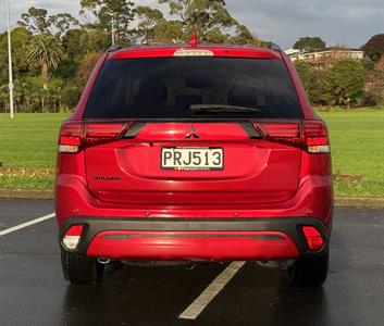 2023 Mitsubishi Outlander - Thumbnail