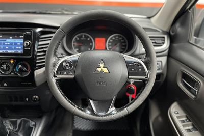 2015 Mitsubishi Triton - Thumbnail